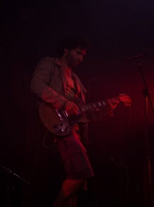 Daniel Suárez, guitarrista de La Volqueta Espacial. Foto de José Rojo.